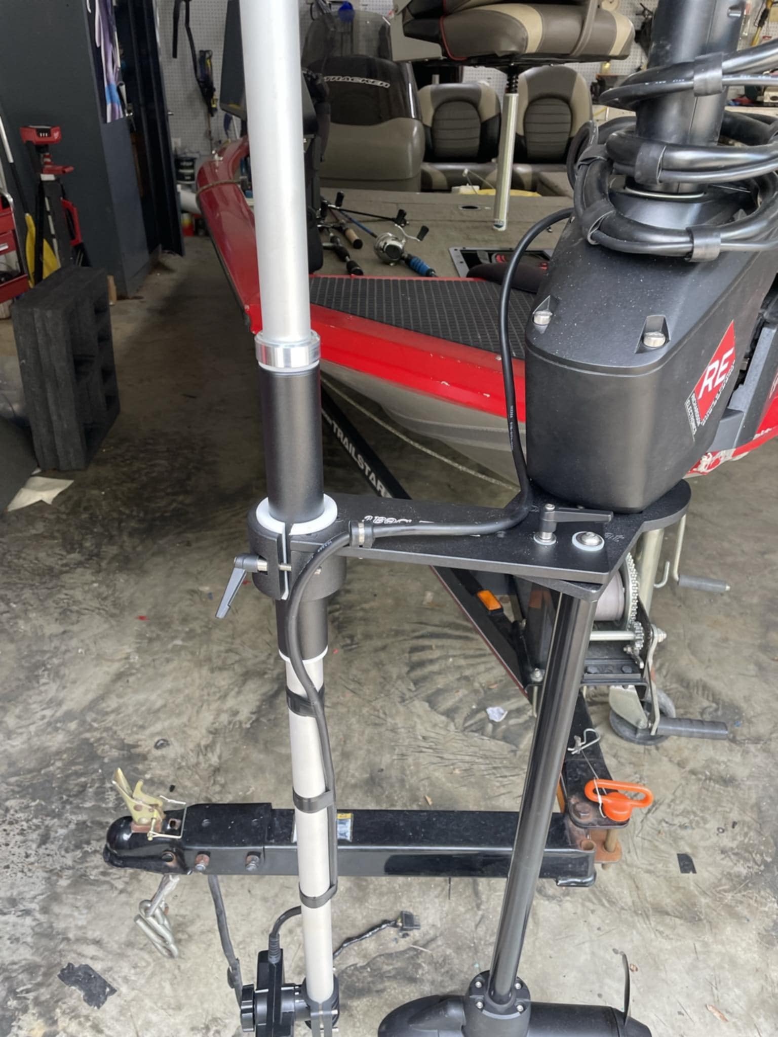 Universal Live Sonar Pole Mount – Spot-Lock Compatible with Full Transducer Control